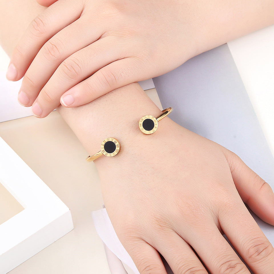 Classic Hot Sale Classic Roman Alphabet Agate Shell Stainless Steel Bracelet Women's Rose Gold Titanium Steel Bracelet