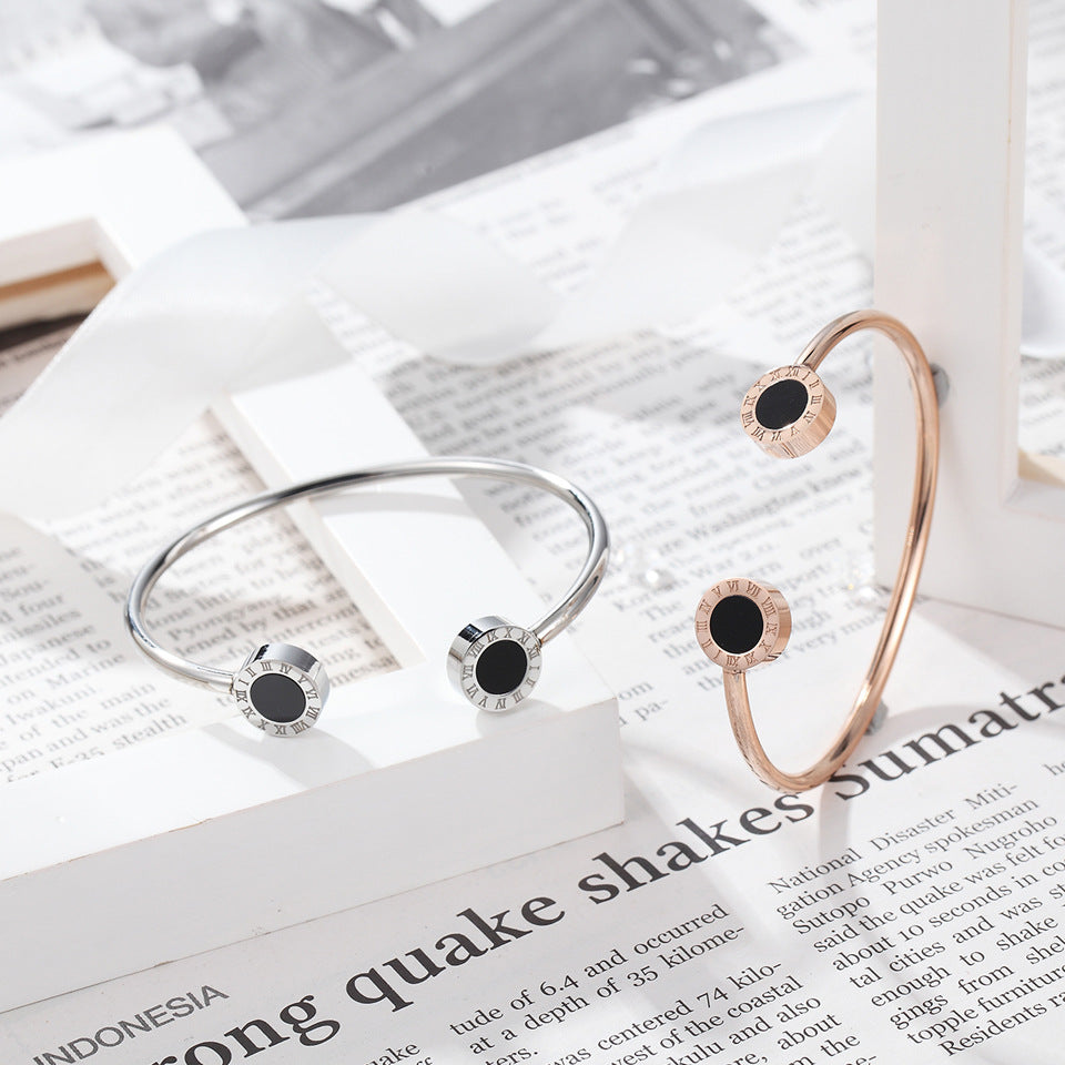 Classic Hot Sale Classic Roman Alphabet Agate Shell Stainless Steel Bracelet Women's Rose Gold Titanium Steel Bracelet
