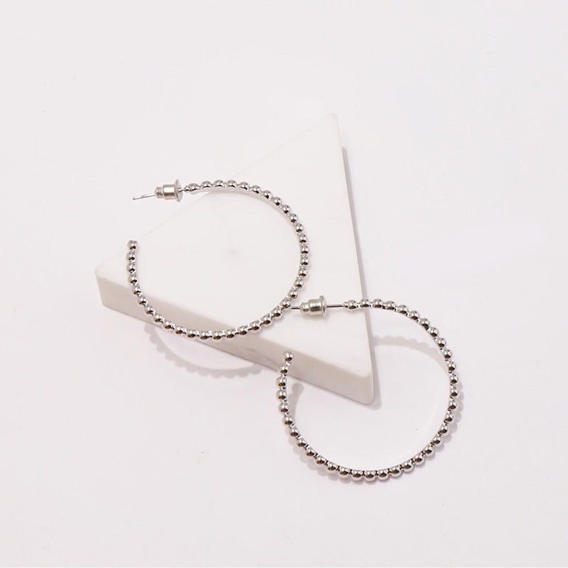 Fashion accessories, European and American praise circle earrings, simple and versatile smooth bead edge C-shaped stud earrings