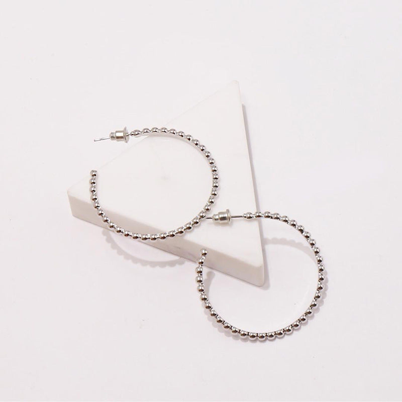 Fashion accessories, European and American praise circle earrings, simple and versatile smooth bead edge C-shaped stud earrings