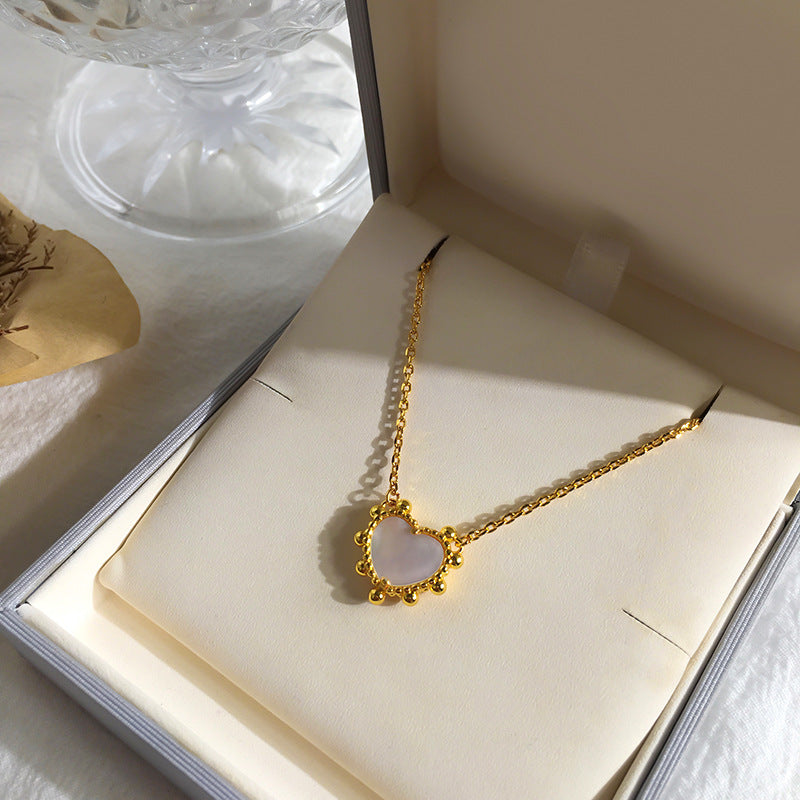Simple and sweet bead edge love heart-shaped peach heart shell agate malachite necklace, natural stone collarbone chain