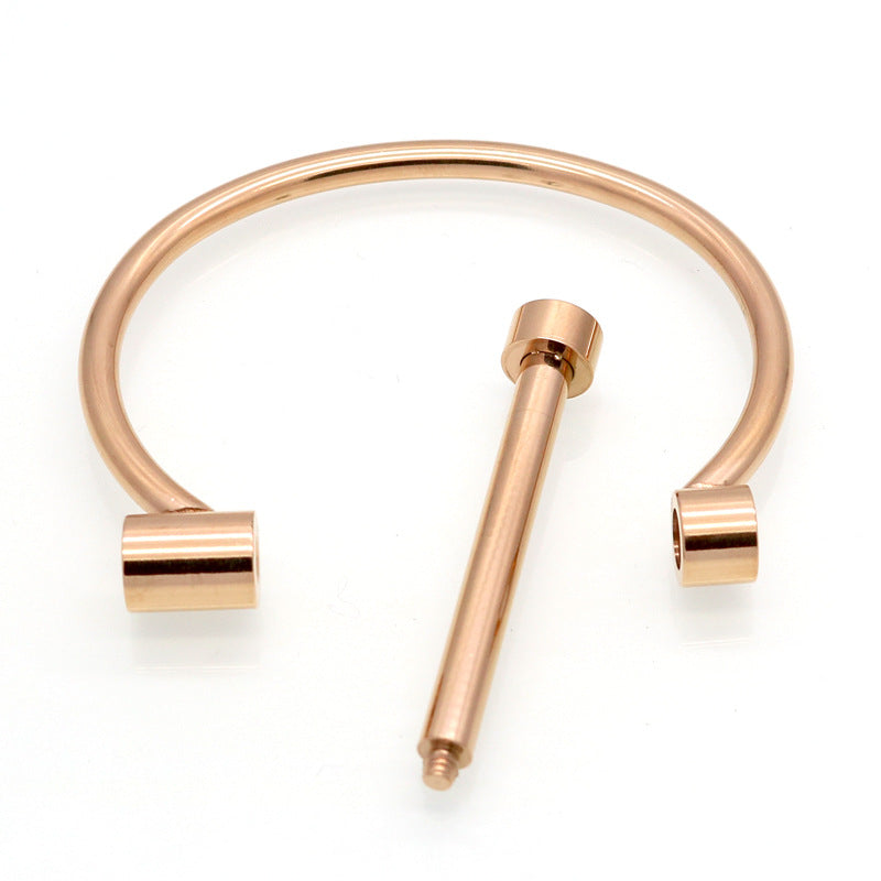 European personality tide explosion titanium steel horseshoe vacuum plated gold bracelet D word horseshoe buckle stainless steel bracelet street shot mixed batch