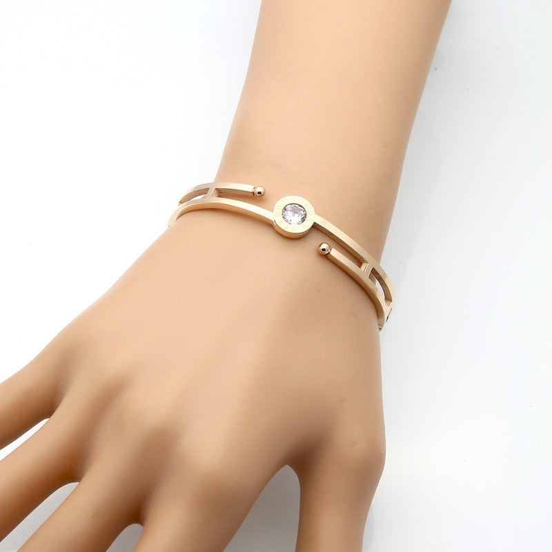 Popular hot-selling fashionable Roman character diamond-encrusted hollow buckle bracelet, personalized titanium steel bracelet