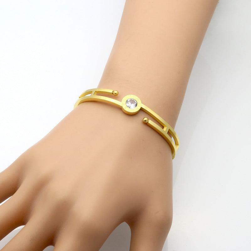 Popular hot-selling fashionable Roman character diamond-encrusted hollow buckle bracelet, personalized titanium steel bracelet