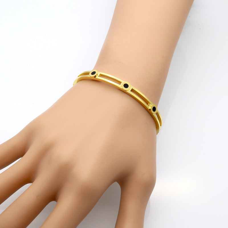Stylish and simple, new Roman letter sticky black shell bracelet, buckle opening titanium steel stainless steel bracelet jewelry