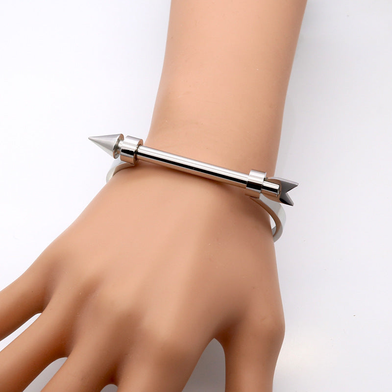 Popular hot-selling stainless steel arrow personalized C semicircular screw bracelet, open stainless steel