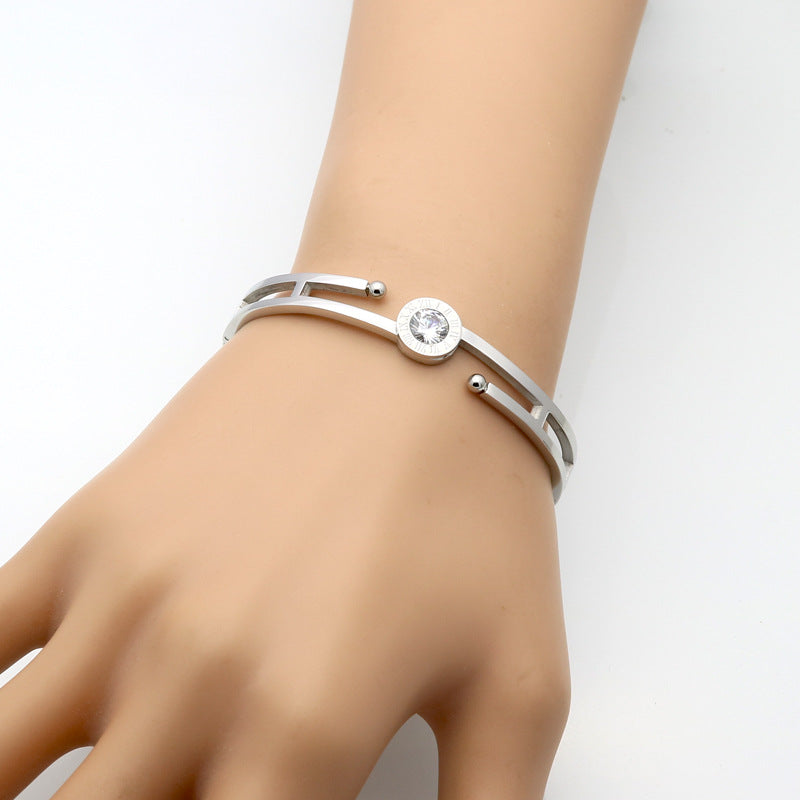 Popular hot-selling fashionable Roman character diamond-encrusted hollow buckle bracelet, personalized titanium steel bracelet